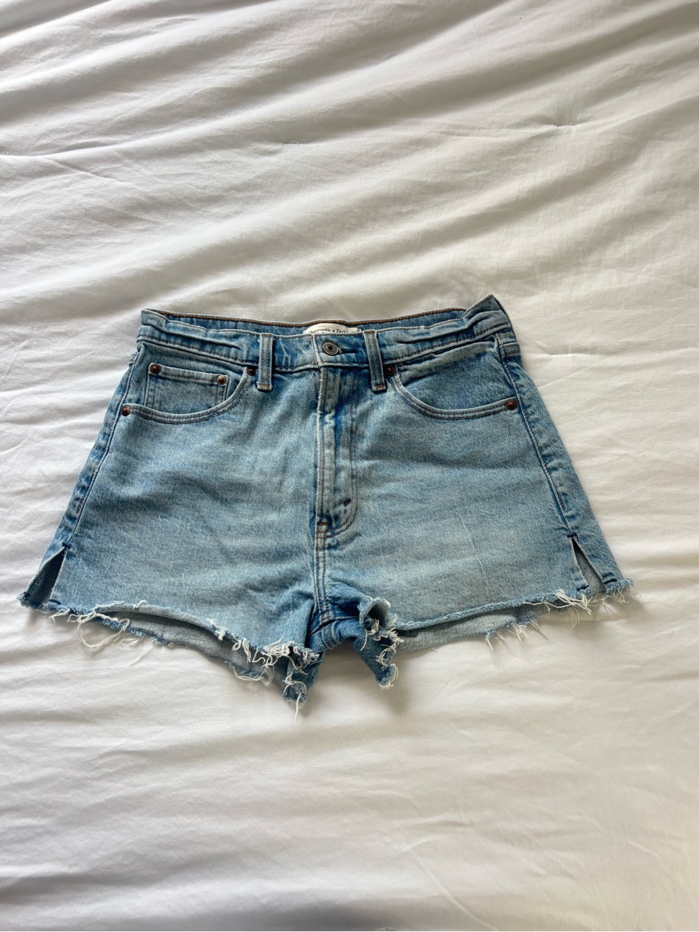 Abercrombie High-rise Mom Shorts Mid wash